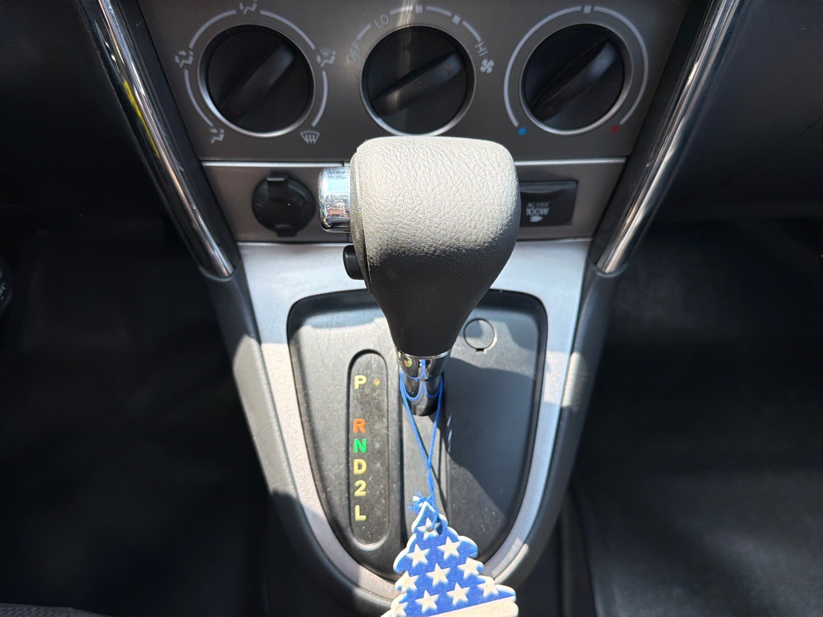 Used 2008 Pontiac Vibe w/ Preferred Package FWD image 17