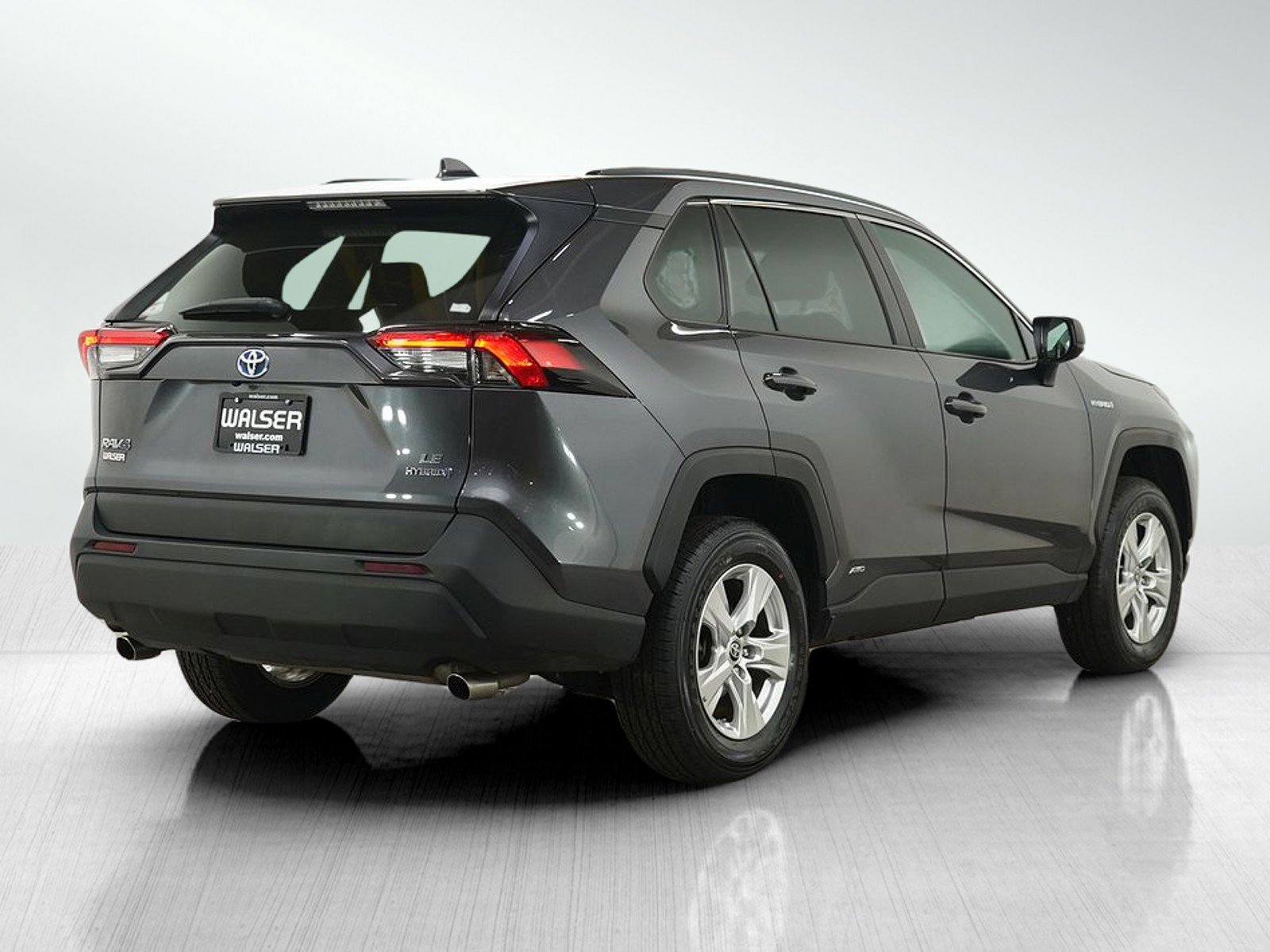 Used 2021 Toyota RAV4 LE AWD/4WD image 5