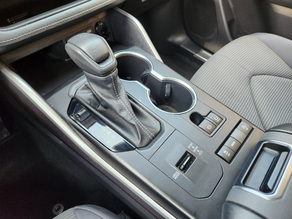 Used 2022 Toyota Highlander L FWD image 39