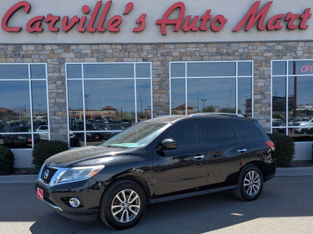 Used 2016 Nissan Pathfinder SV image 1