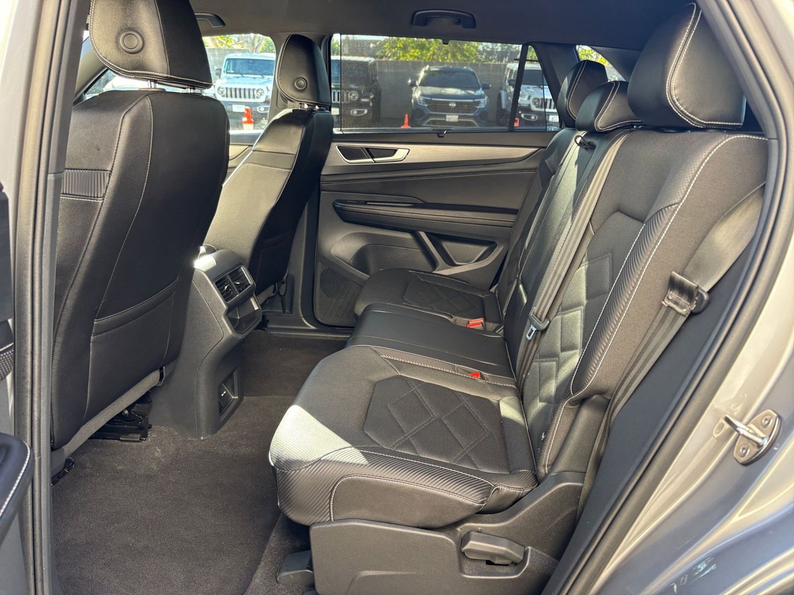 Used 2025 Volkswagen Atlas Cross Sport SE image 25