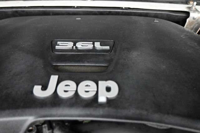Used 2018 Jeep Wrangler Unlimited Sahara AWD/4WD image 25