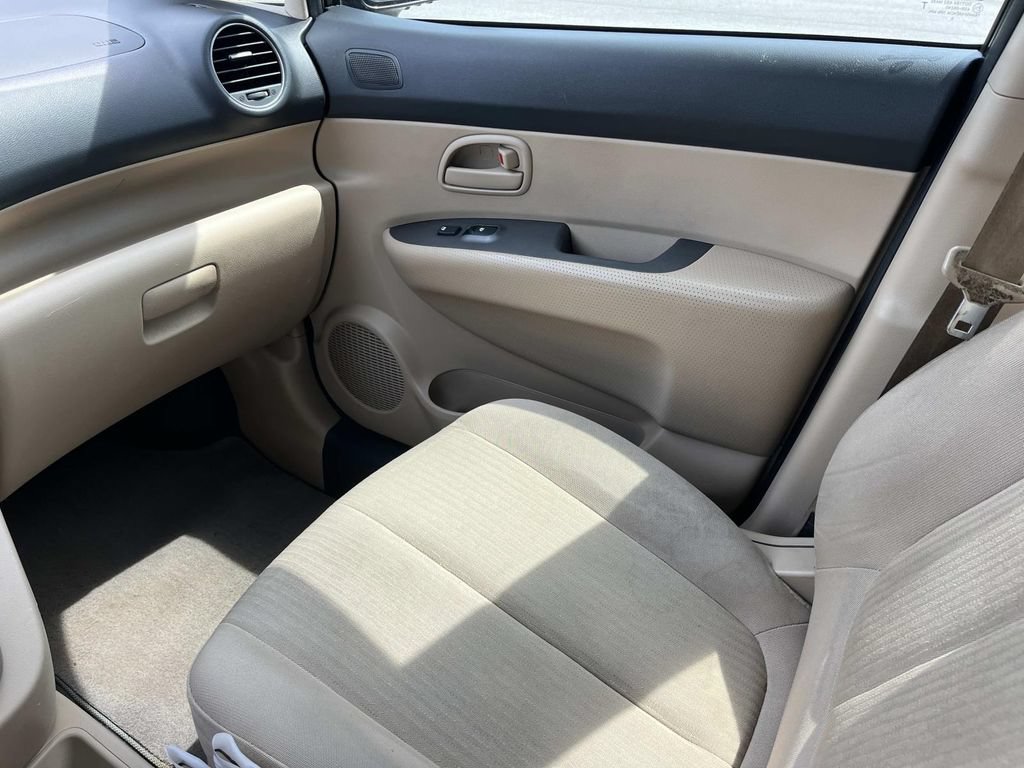 Used 2009 Kia Rondo LX FWD image 13