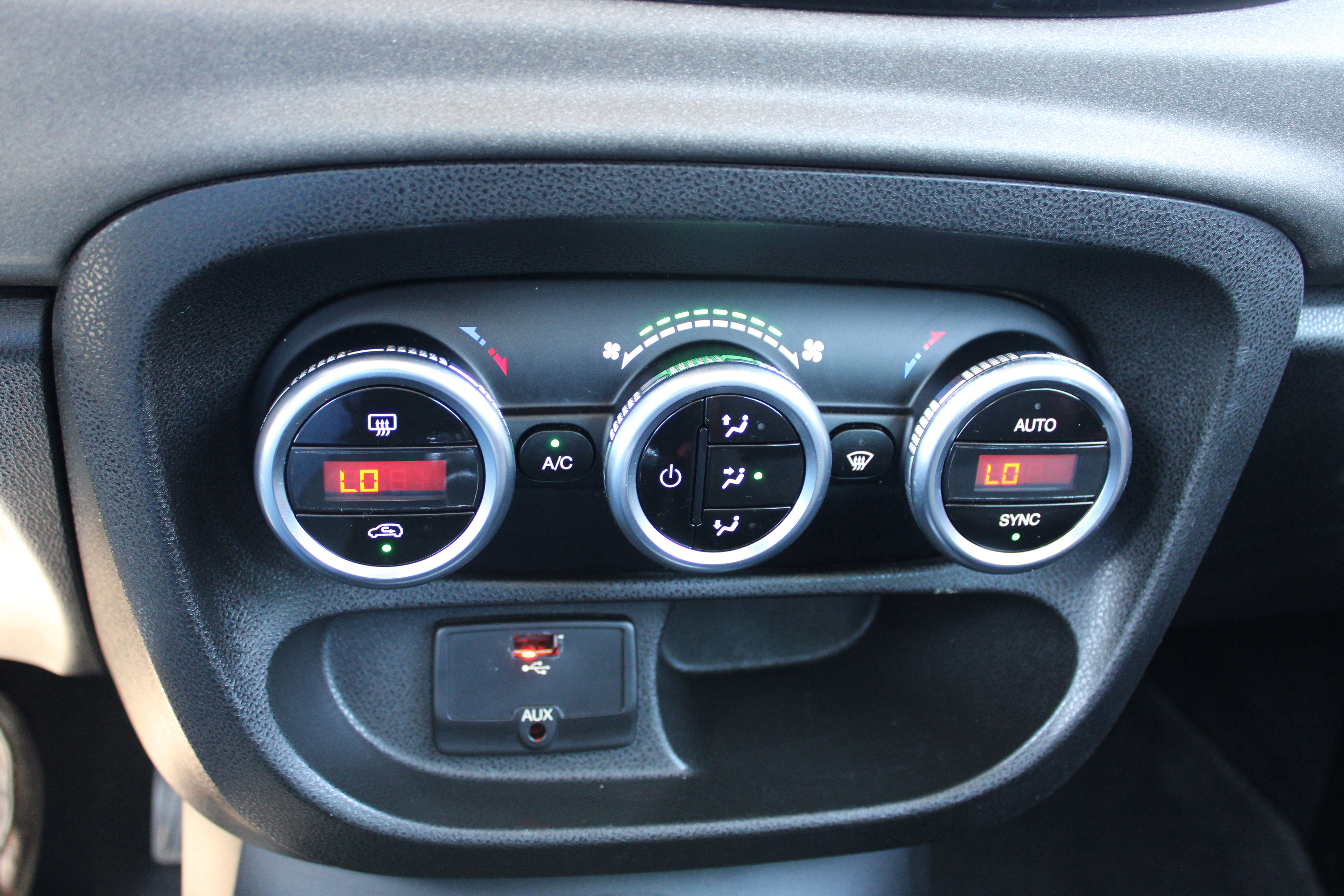 Used 2015 FIAT 500L Trekking FWD image 21