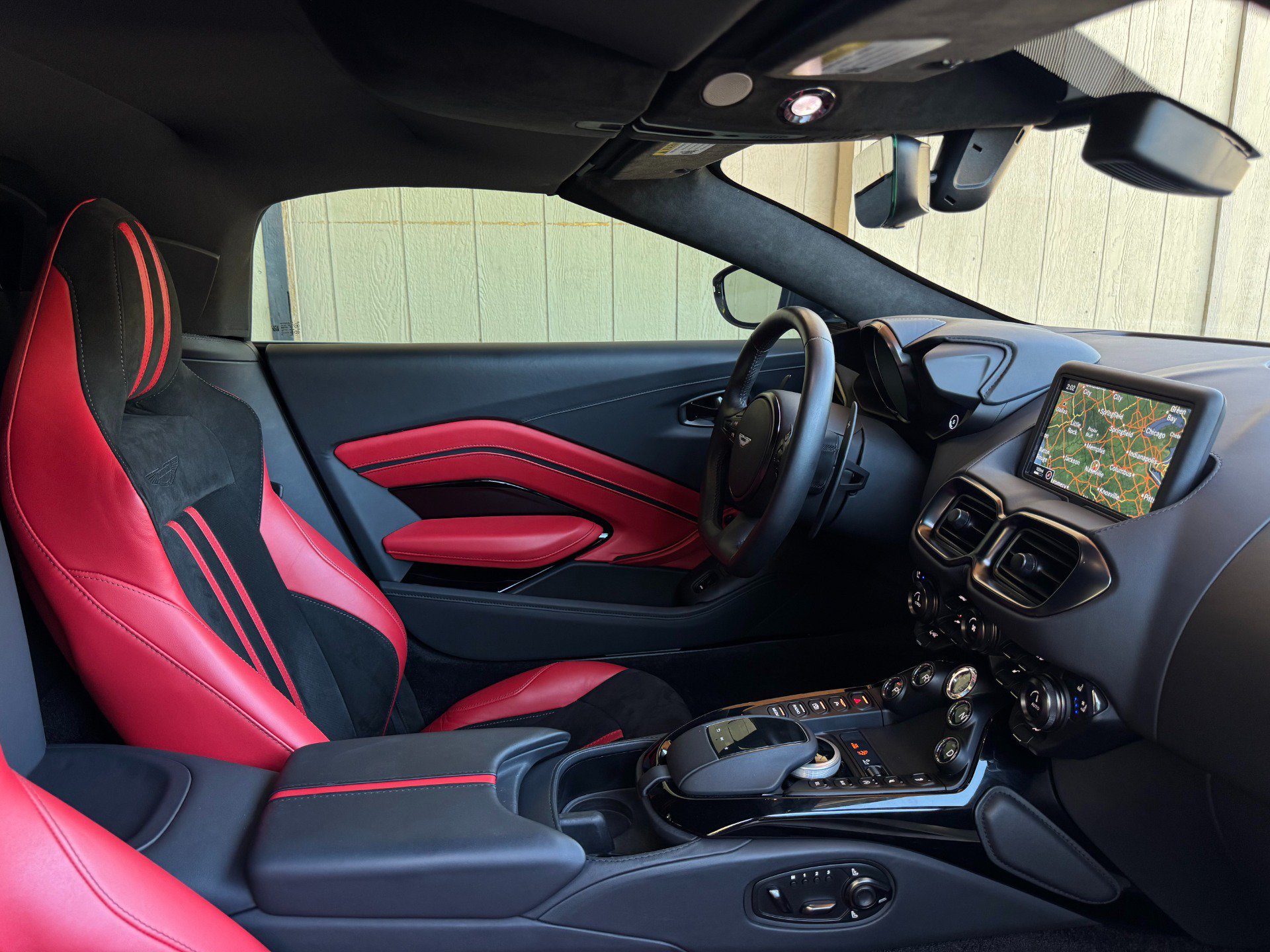 Used 2023 Aston Martin V8 Vantage Roadster RWD image 36