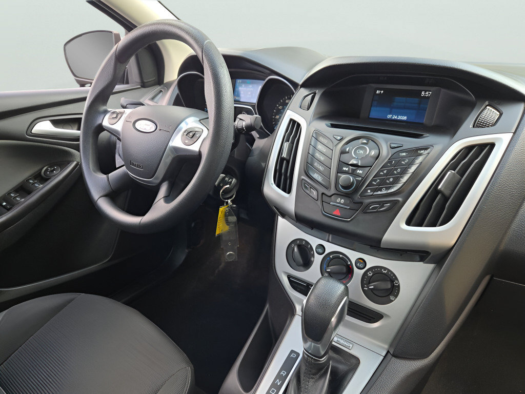 Used 2014 Ford Focus SE FWD image 5