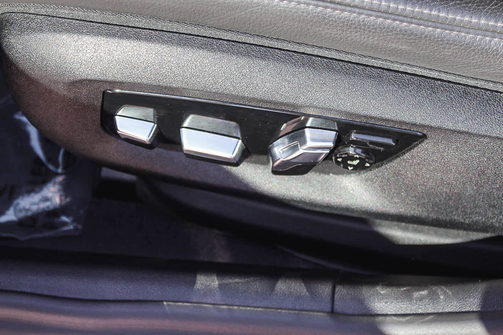 Used 2023 BMW M550i xDrive w/ Executive Package AWD/4WD image 31