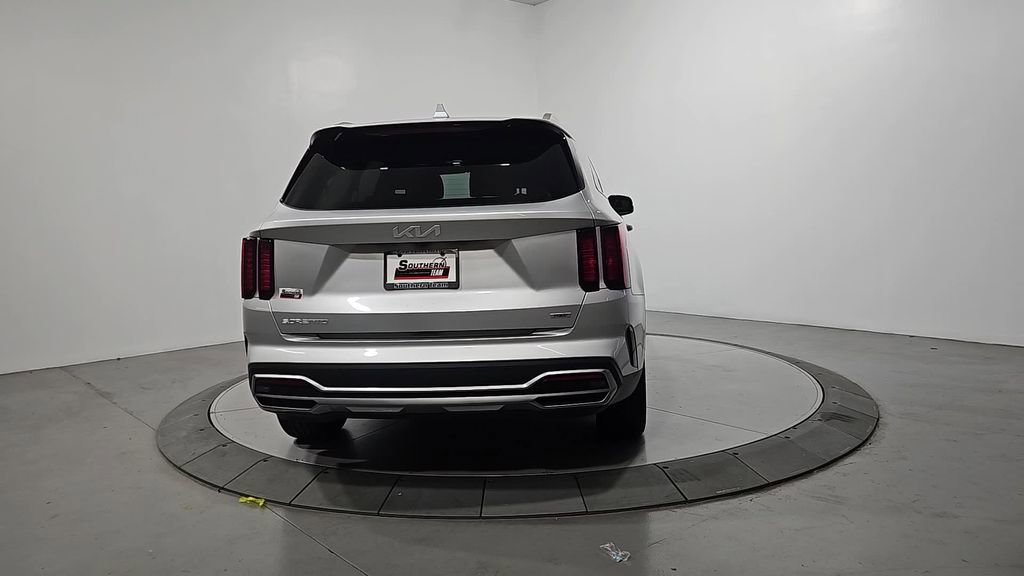 Used 2023 Kia Sorento EX image 4