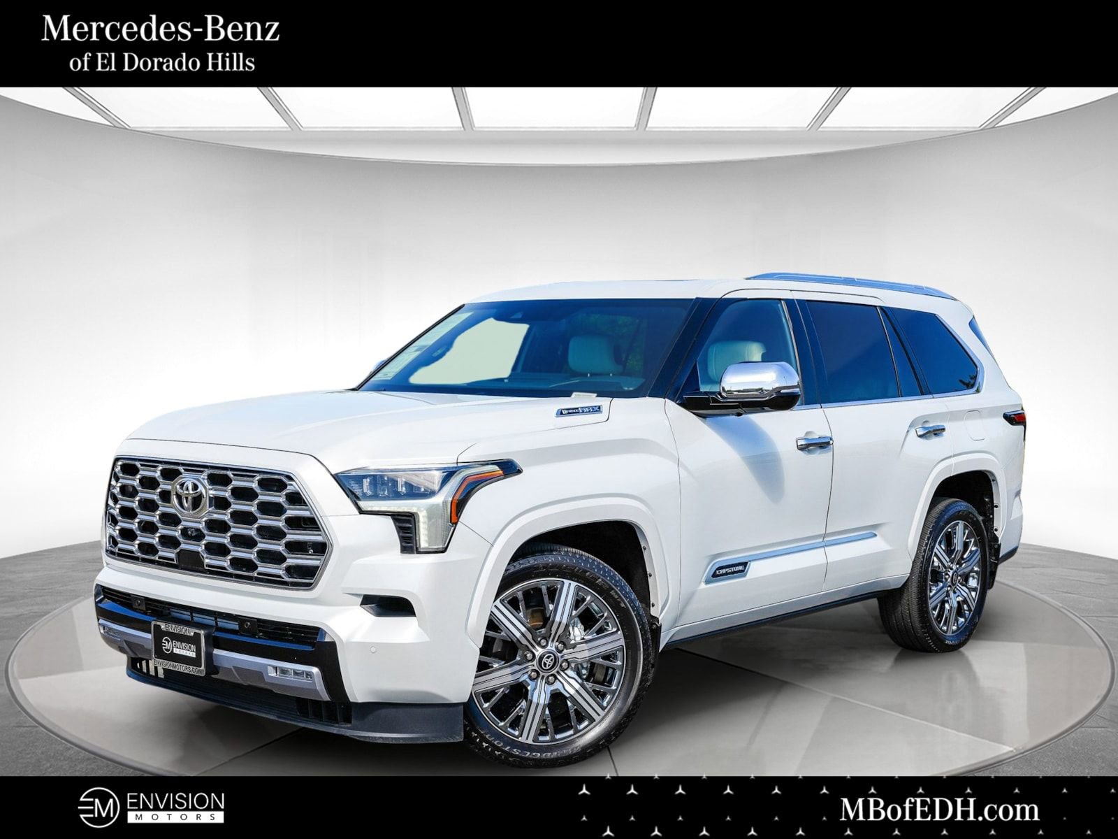 Used 2025 Toyota Sequoia Capstone AWD/4WD image 1