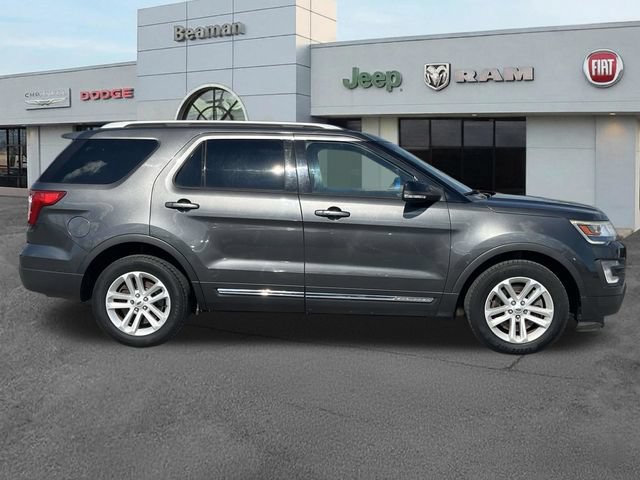 Used 2017 Ford Explorer XLT FWD image 8