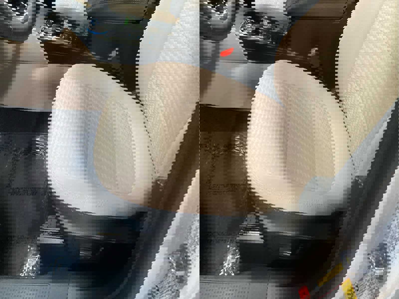 Used 2021 Ford Escape SE w/ SE Sport Appearance Package image 11