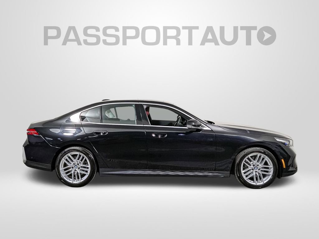 Used 2025 BMW 530i xDrive w/ Premium Package image 7