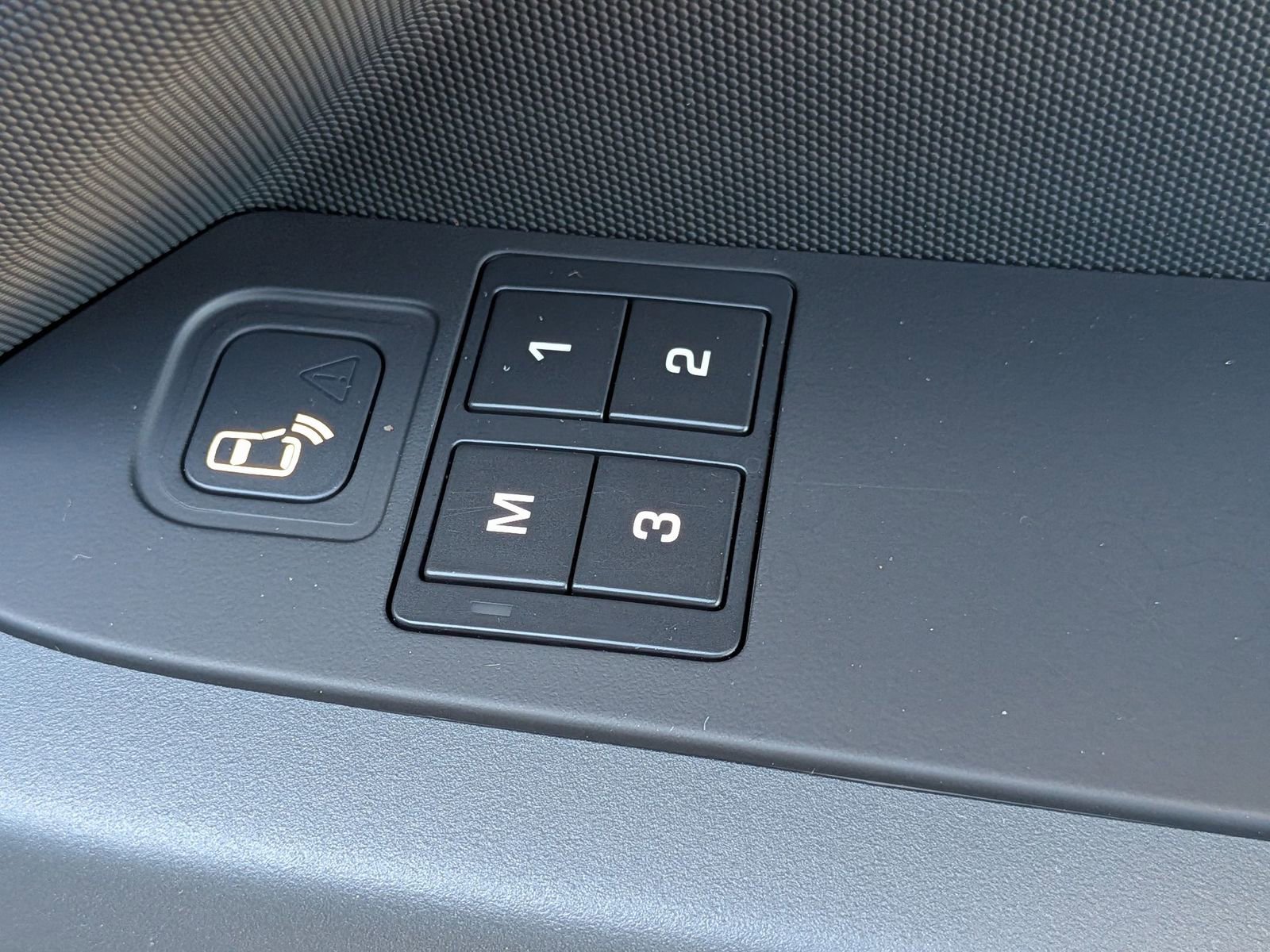 Used 2023 Land Rover Defender 110 X AWD/4WD image 37