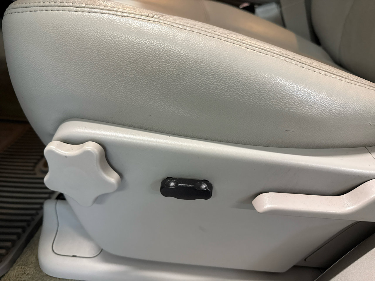 Used 2011 GMC Sierra 1500 SLE w/ Power Tech Package image 10