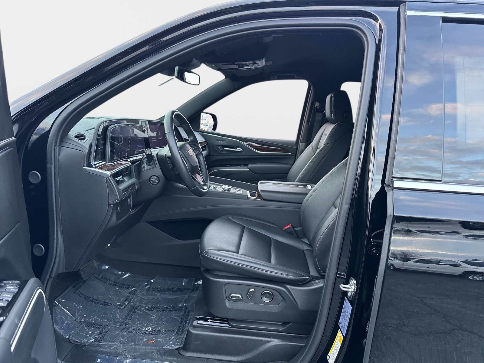 Used 2024 Cadillac Escalade Luxury image 19