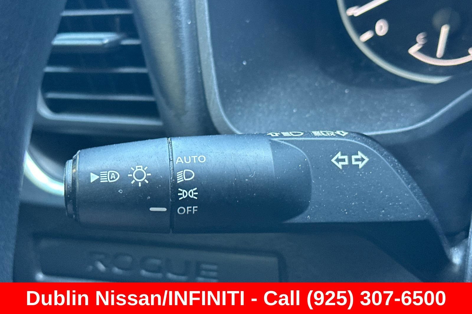 Used 2024 Nissan Rogue S FWD image 38