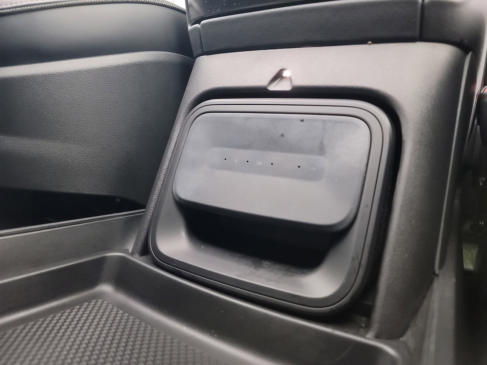 Used 2024 Rivian R1S Adventure image 33