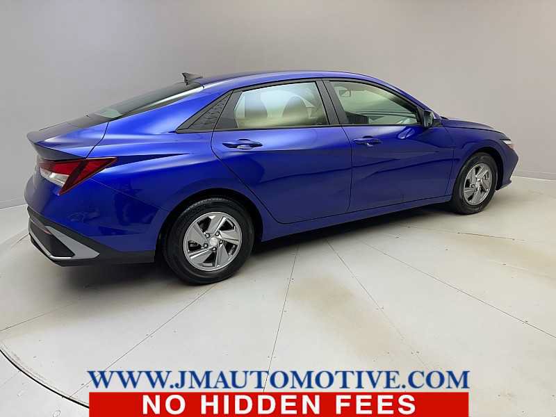 Used 2024 Hyundai Elantra SE FWD image 5