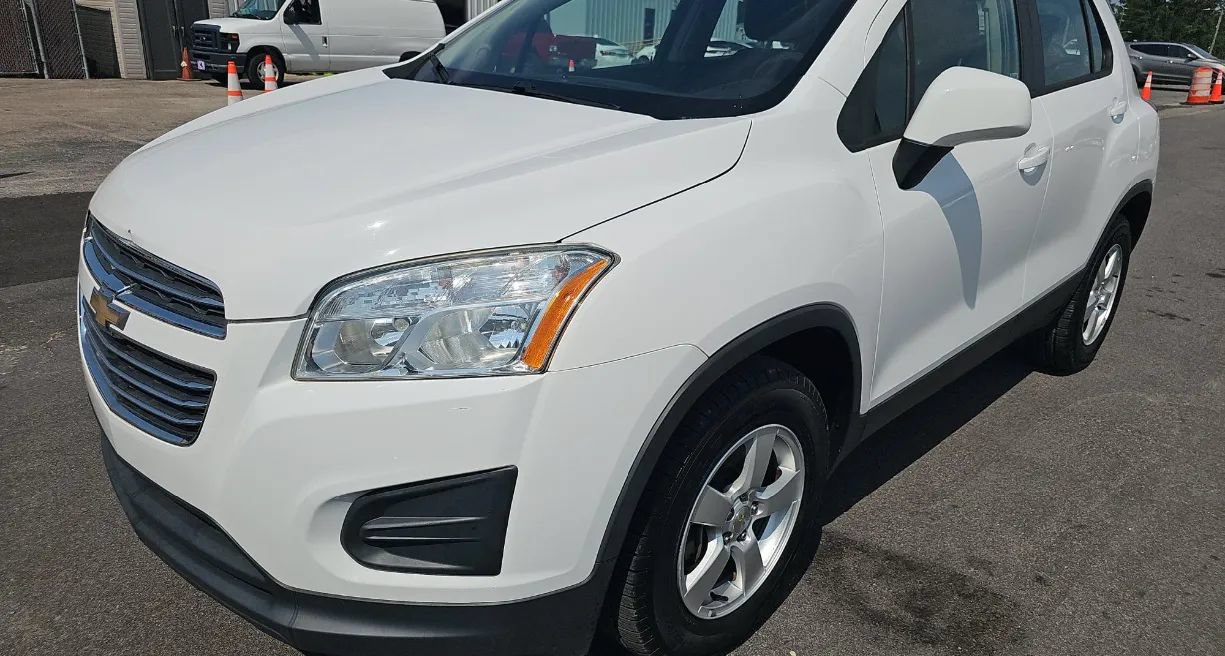 Used 2016 Chevrolet Trax LS AWD/4WD image 1
