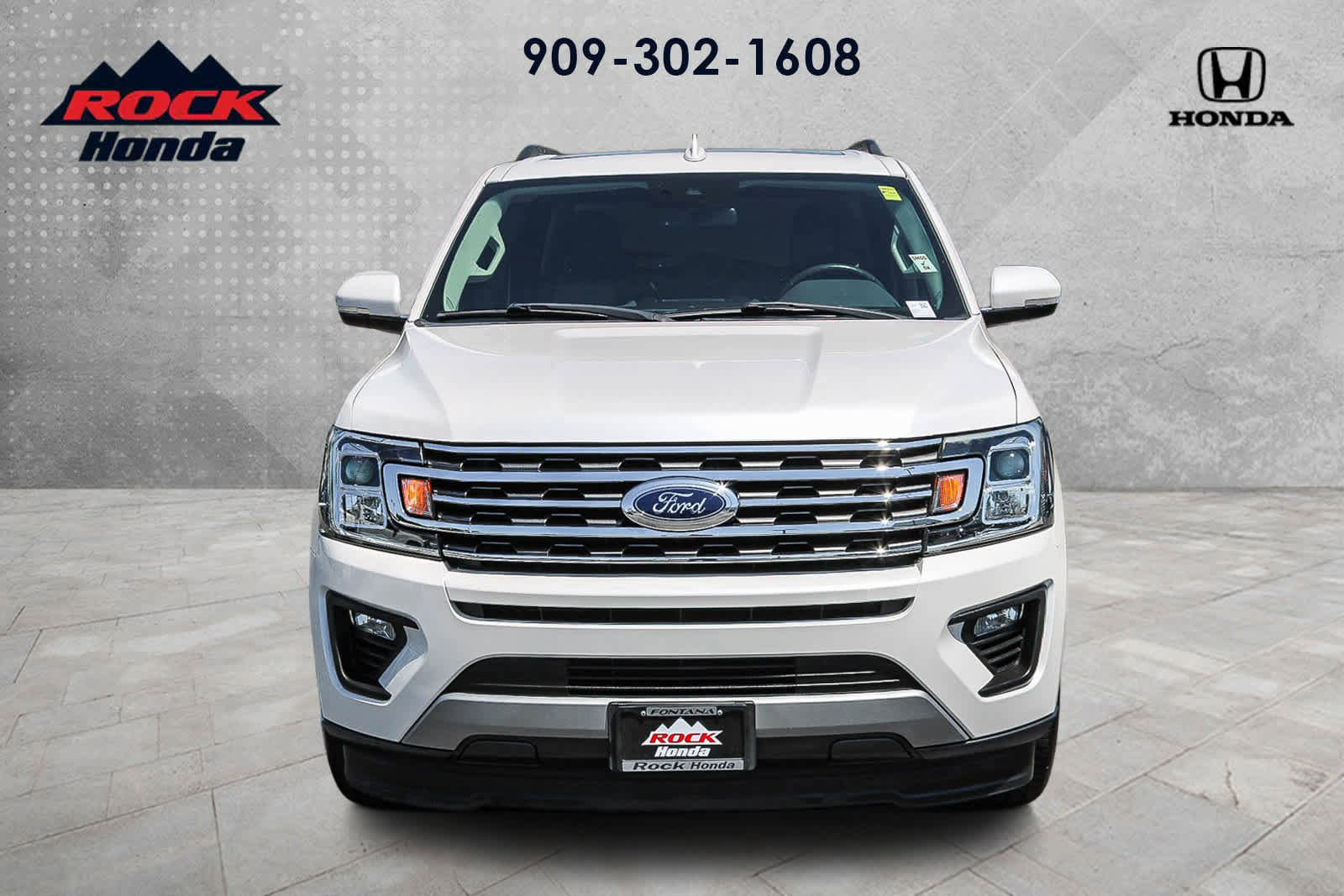 Used 2019 Ford Expedition XLT w/ Equipment Group 202A RWD image 2