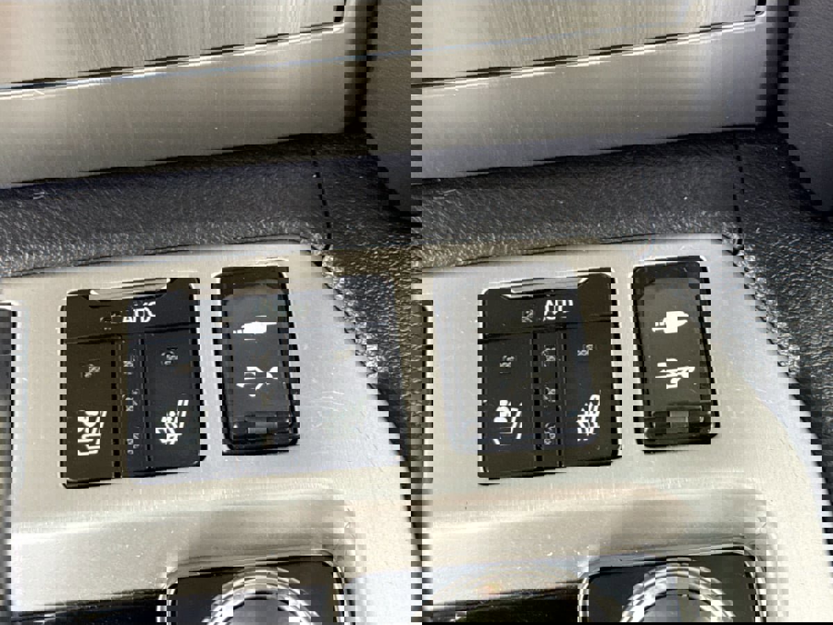 Used 2017 Toyota Land Cruiser image 19