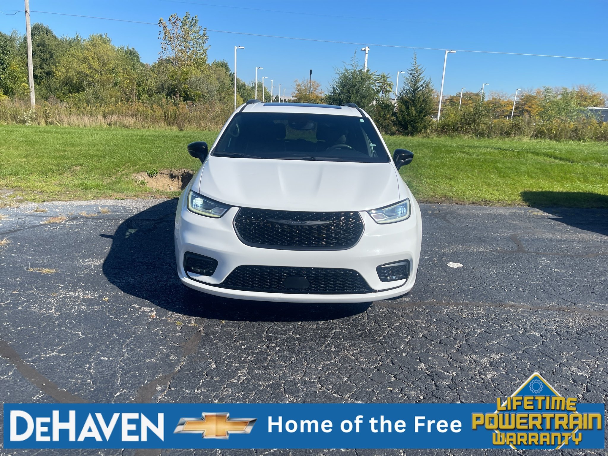 Used 2025 Chrysler Pacifica Limited FWD image 9
