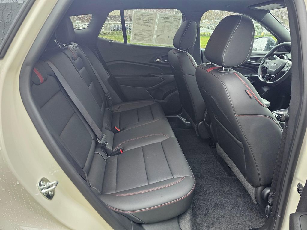 Used 2026 Chevrolet Trax RS w/ Sunroof Package image 12