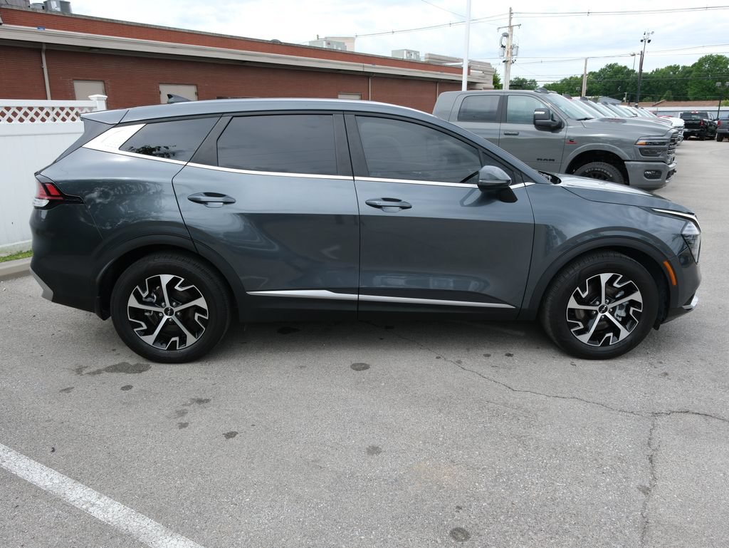 Used 2024 Kia Sportage EX FWD image 2