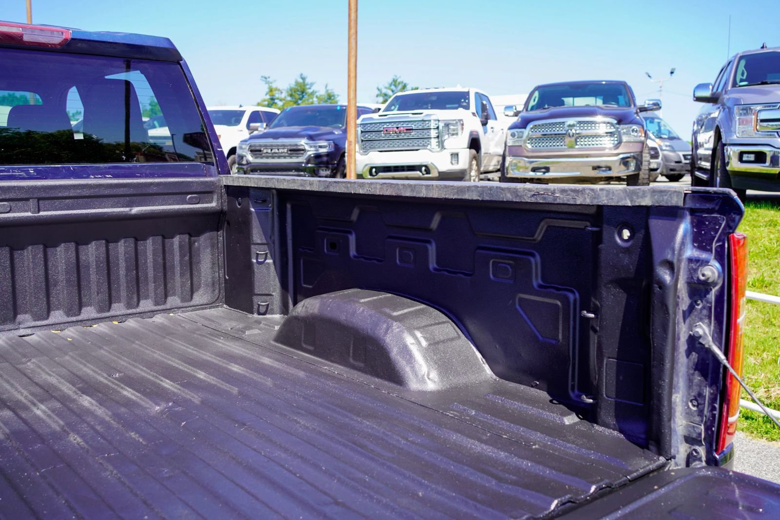 Used 2020 Chevrolet Silverado 2500 Custom w/ Custom Value Package AWD/4WD image 12