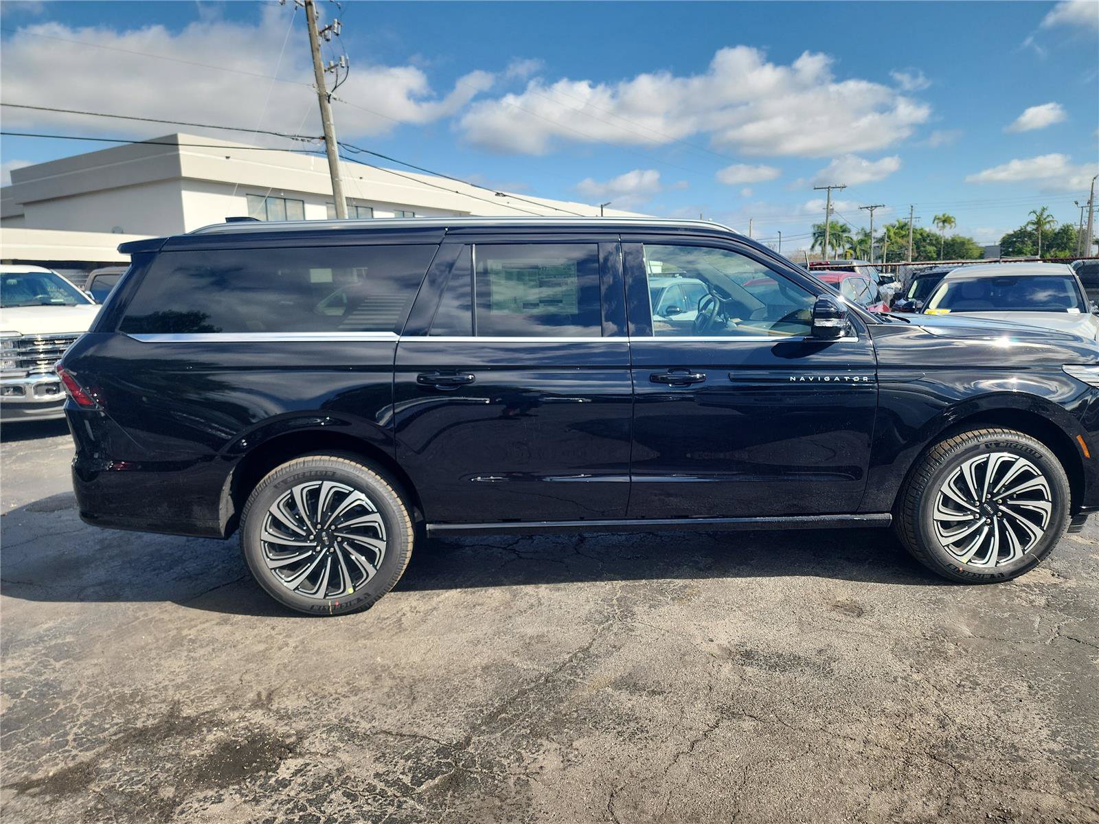 New 2025 Lincoln Navigator L Black Label AWD/4WD image 6
