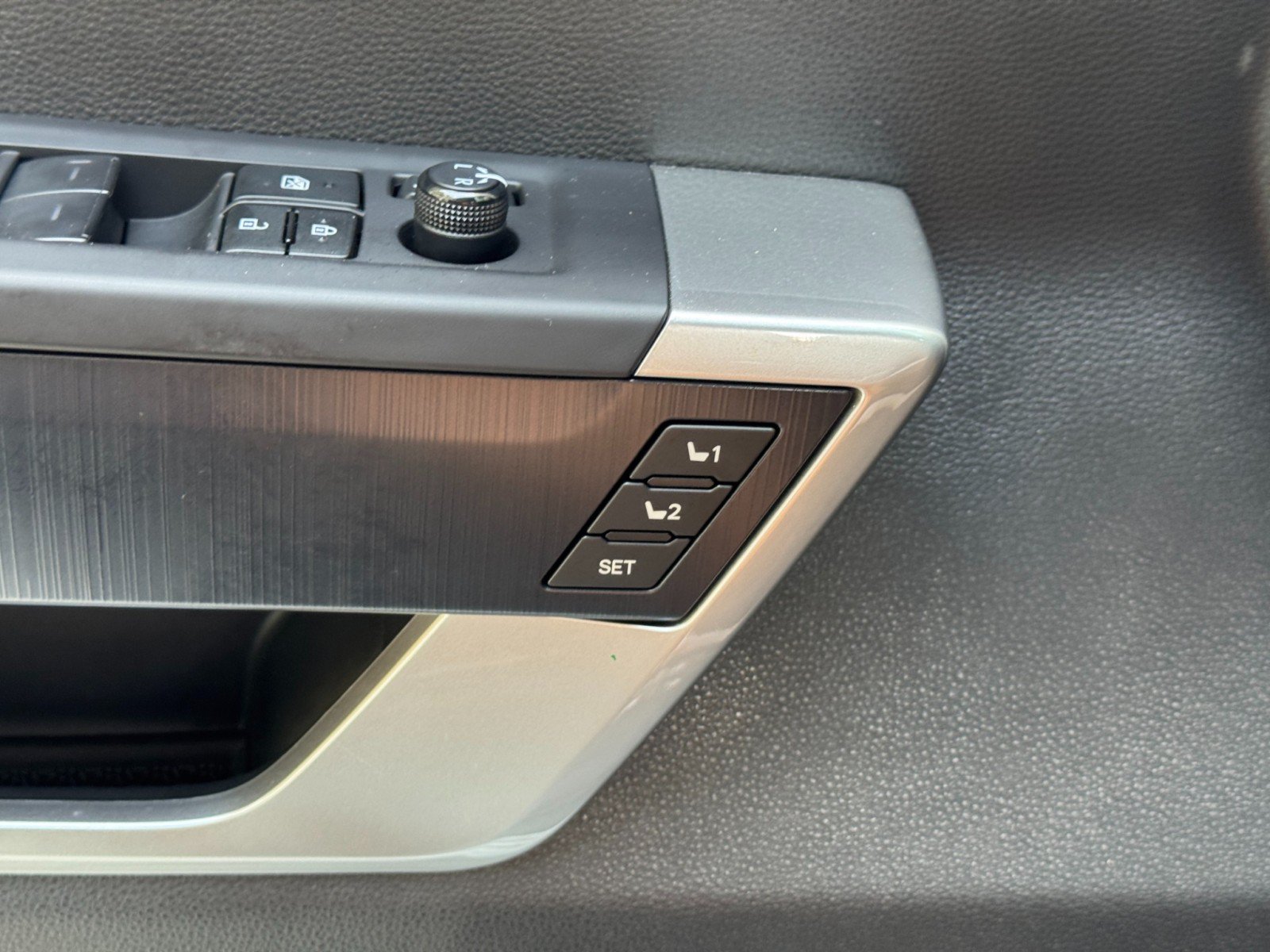 Used 2024 Toyota Sequoia Platinum AWD/4WD image 18