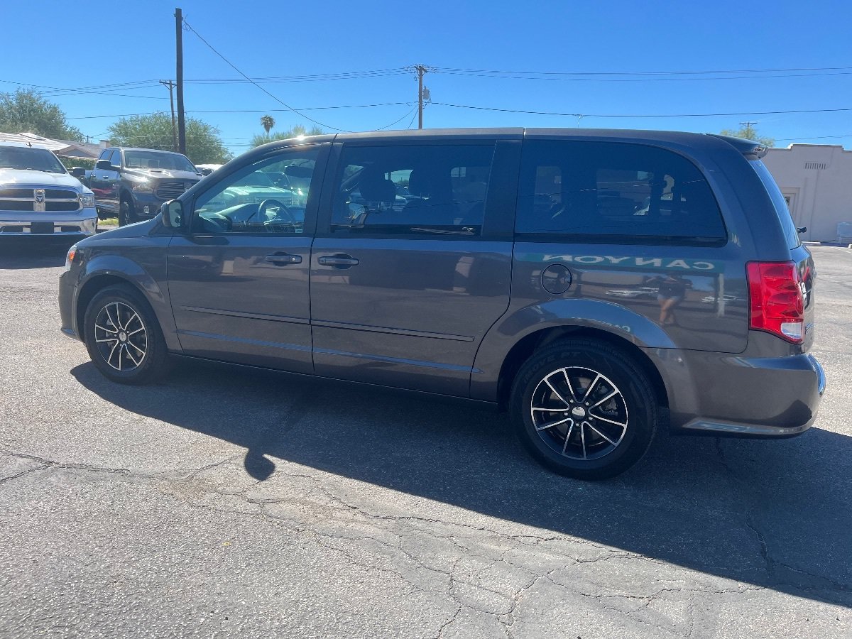 Used 2016 Dodge Grand Caravan R/T w/ Driver Convenience Group FWD image 8