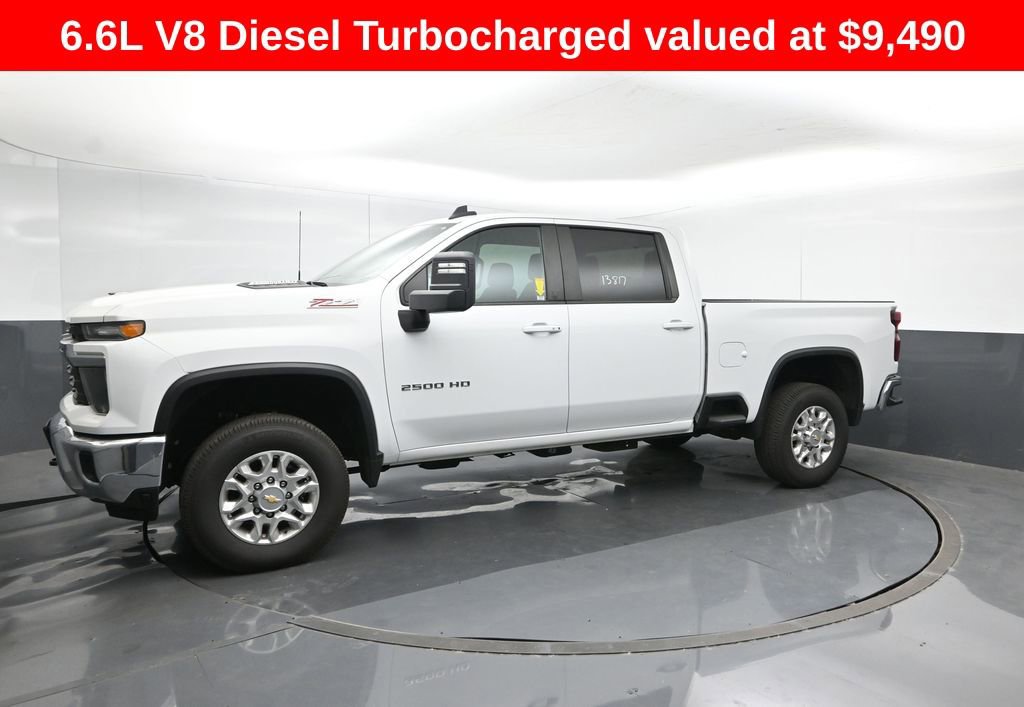 Used 2024 Chevrolet Silverado 2500 LT image 2