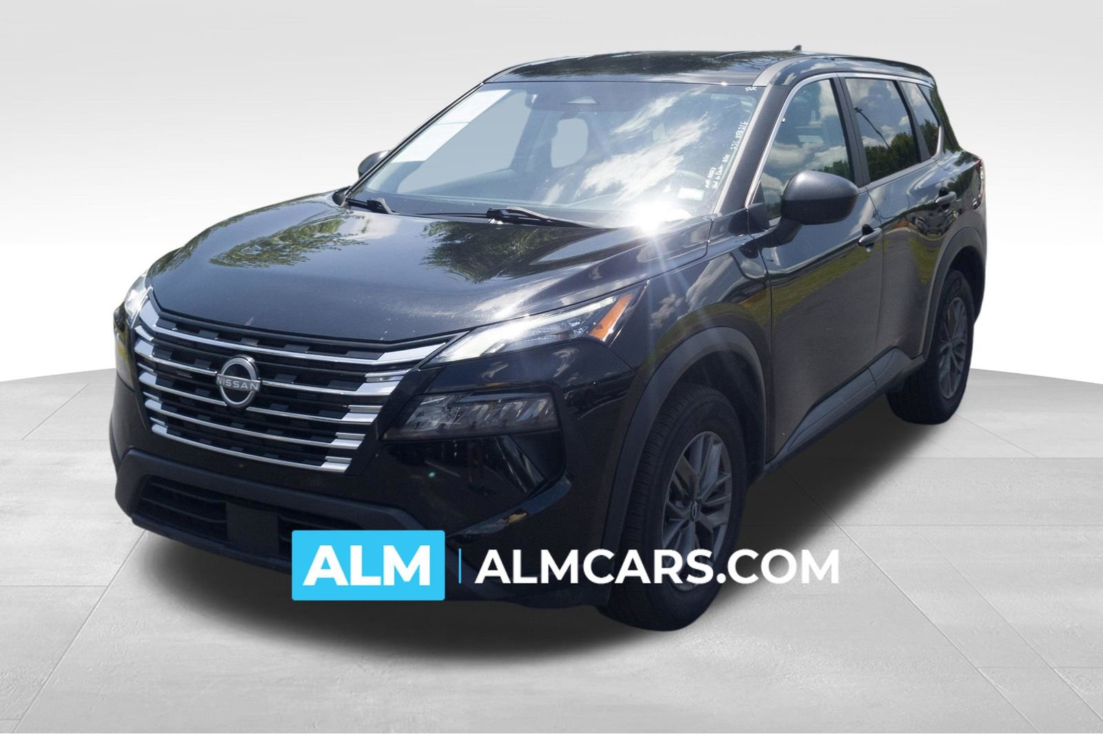 Used 2024 Nissan Rogue S FWD image 1