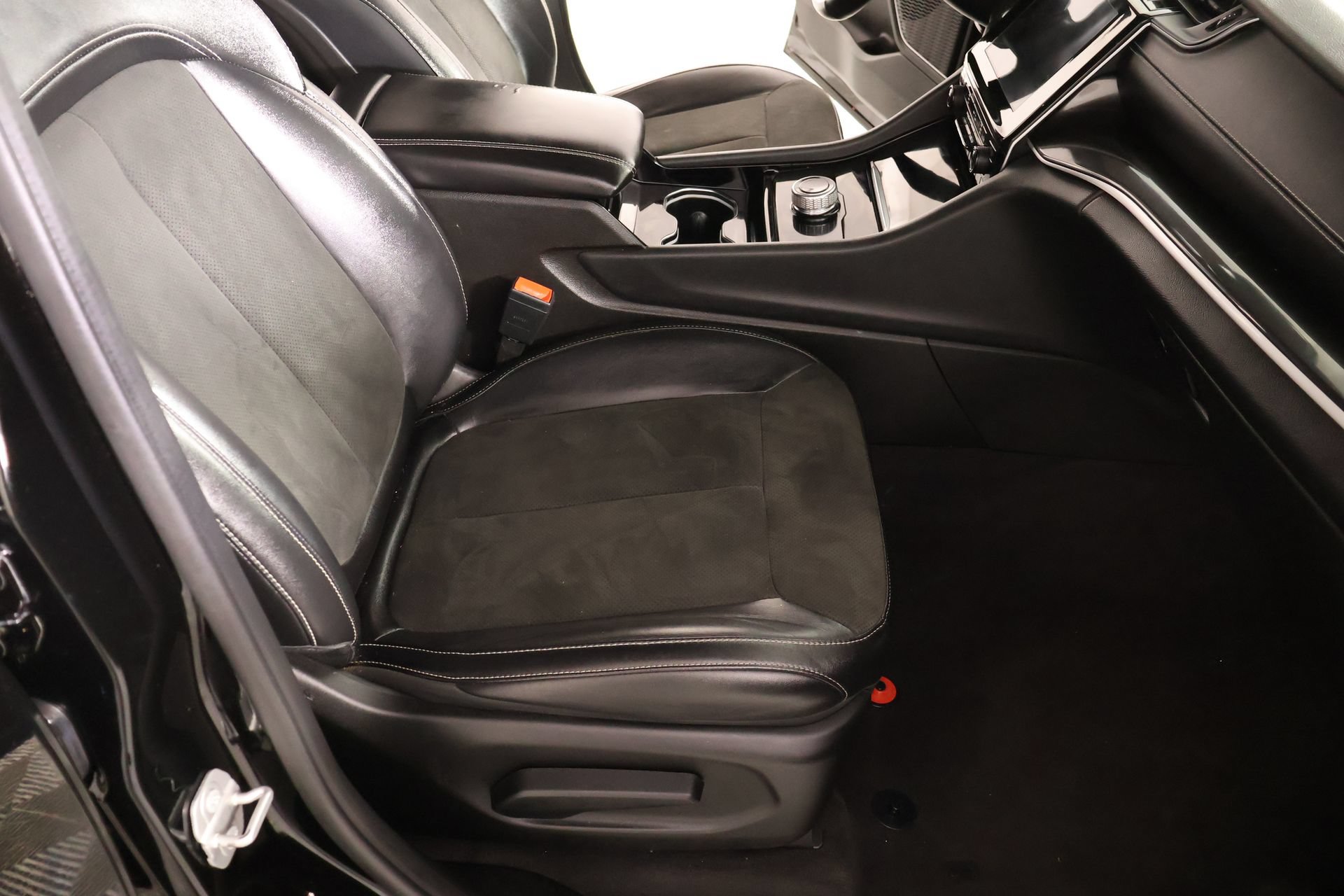 Used 2021 Jeep Grand Cherokee L Laredo RWD image 14