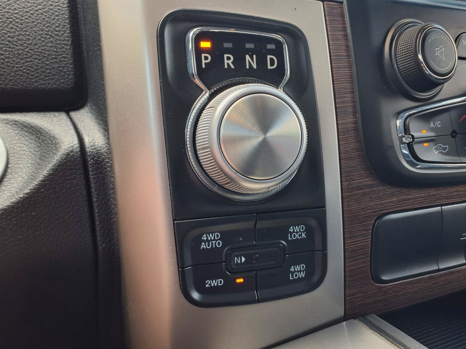 Used 2018 RAM 1500 Laramie w/ Convenience Group AWD/4WD image 24