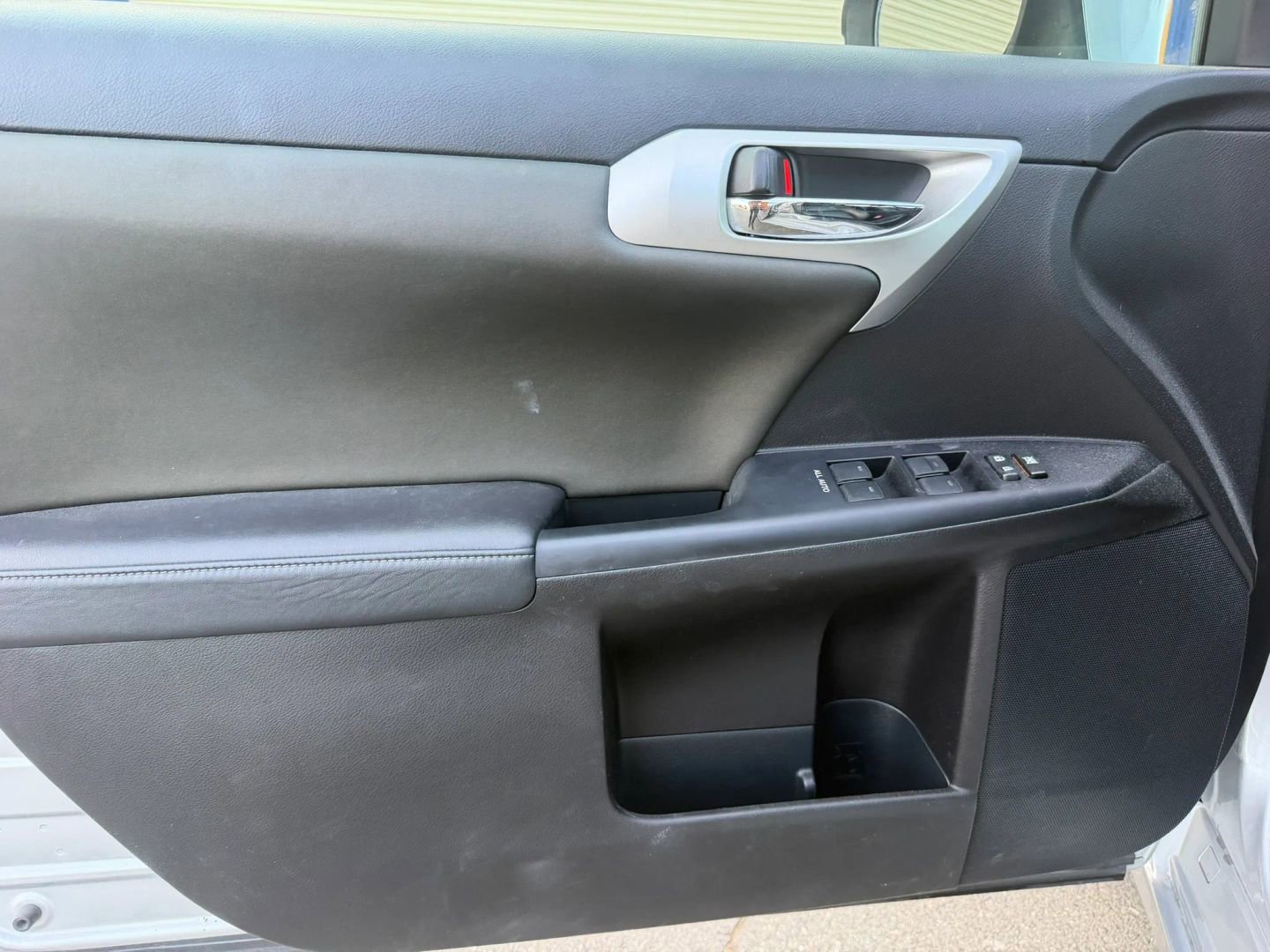 Used 2013 Lexus CT 200h w/ Premium Pkg w/Navigation FWD image 9