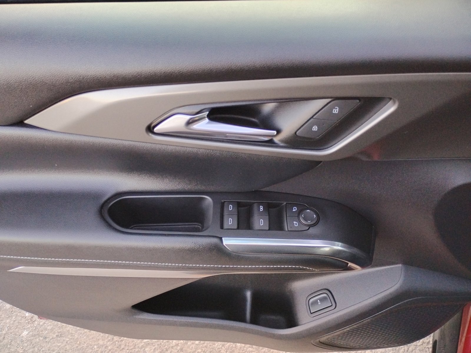 Used 2024 Chevrolet Traverse LT w/ Trailering Package image 15