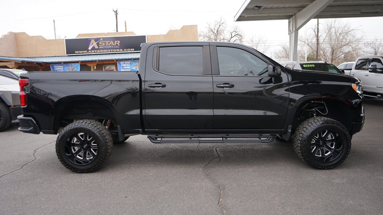 Used 2023 Chevrolet Silverado 1500 RST image 2