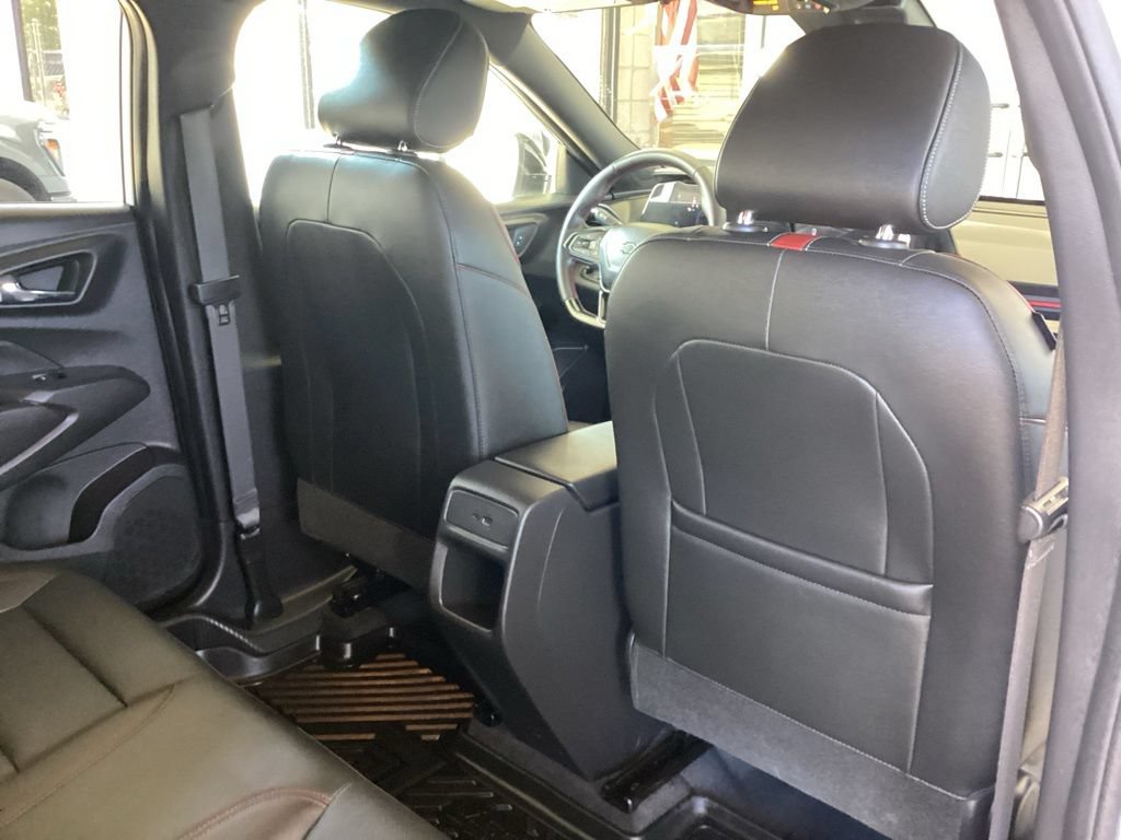 Used 2026 Chevrolet Trax RS FWD image 39
