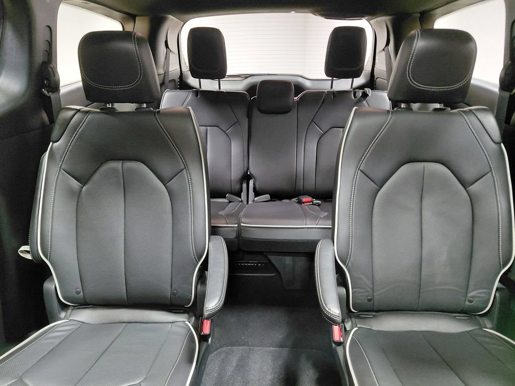 New 2026 Chrysler Pacifica Limited w/ S Appearance Package AWD/4WD image 6