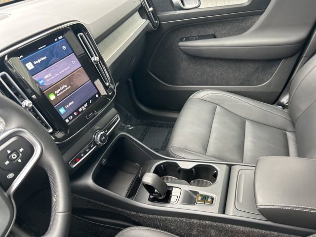 Certified 2025 Volvo XC40 B5 Core image 19