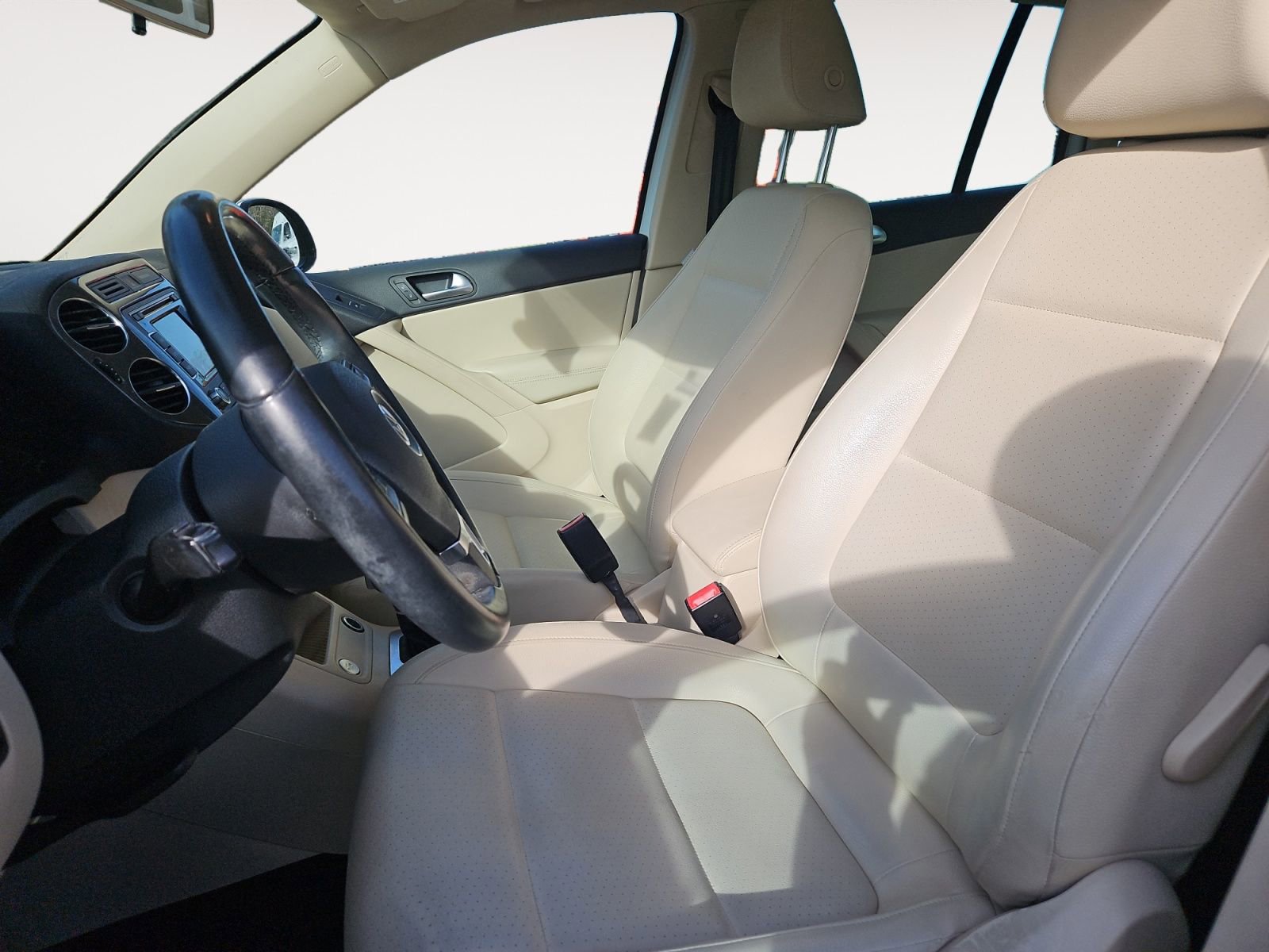 Used 2015 Volkswagen Tiguan SEL image 9