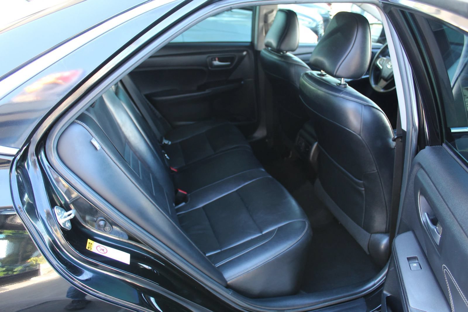 Used 2015 Toyota Camry XLE w/ Moonroof Package FWD image 11