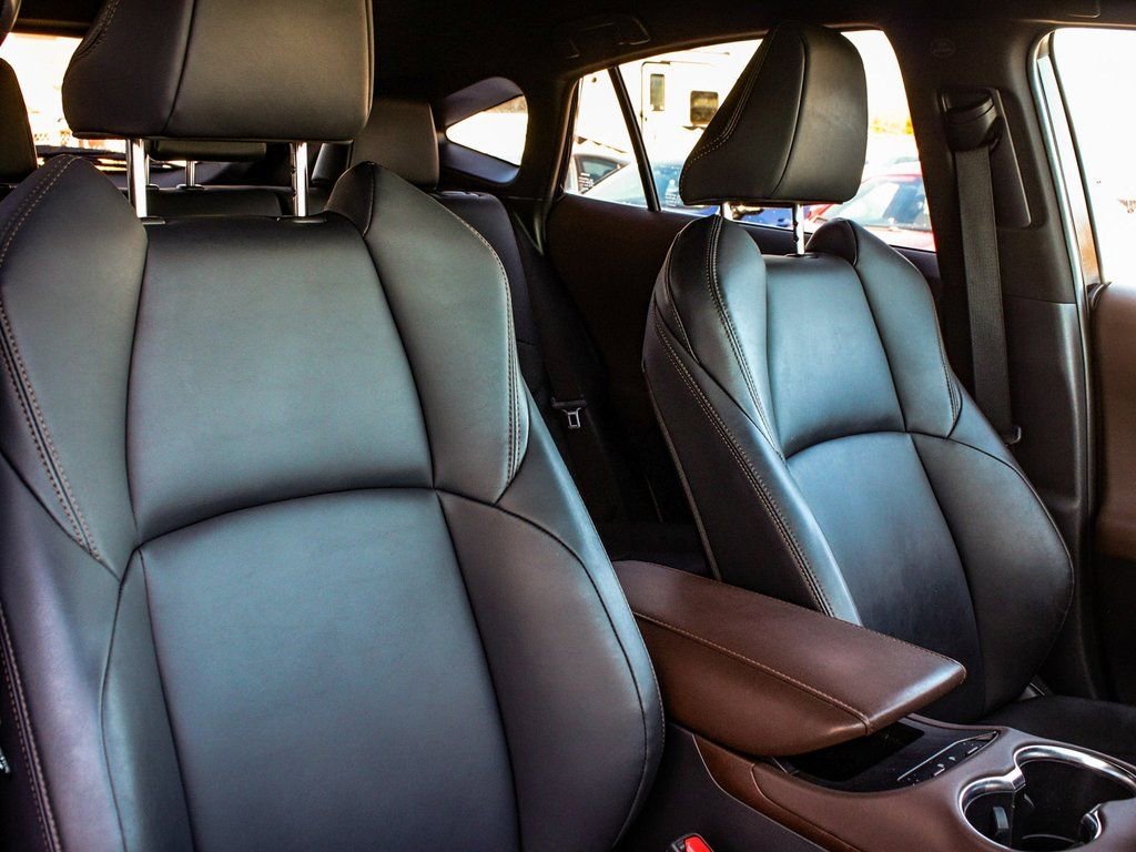 Used 2023 Toyota Venza XLE image 38