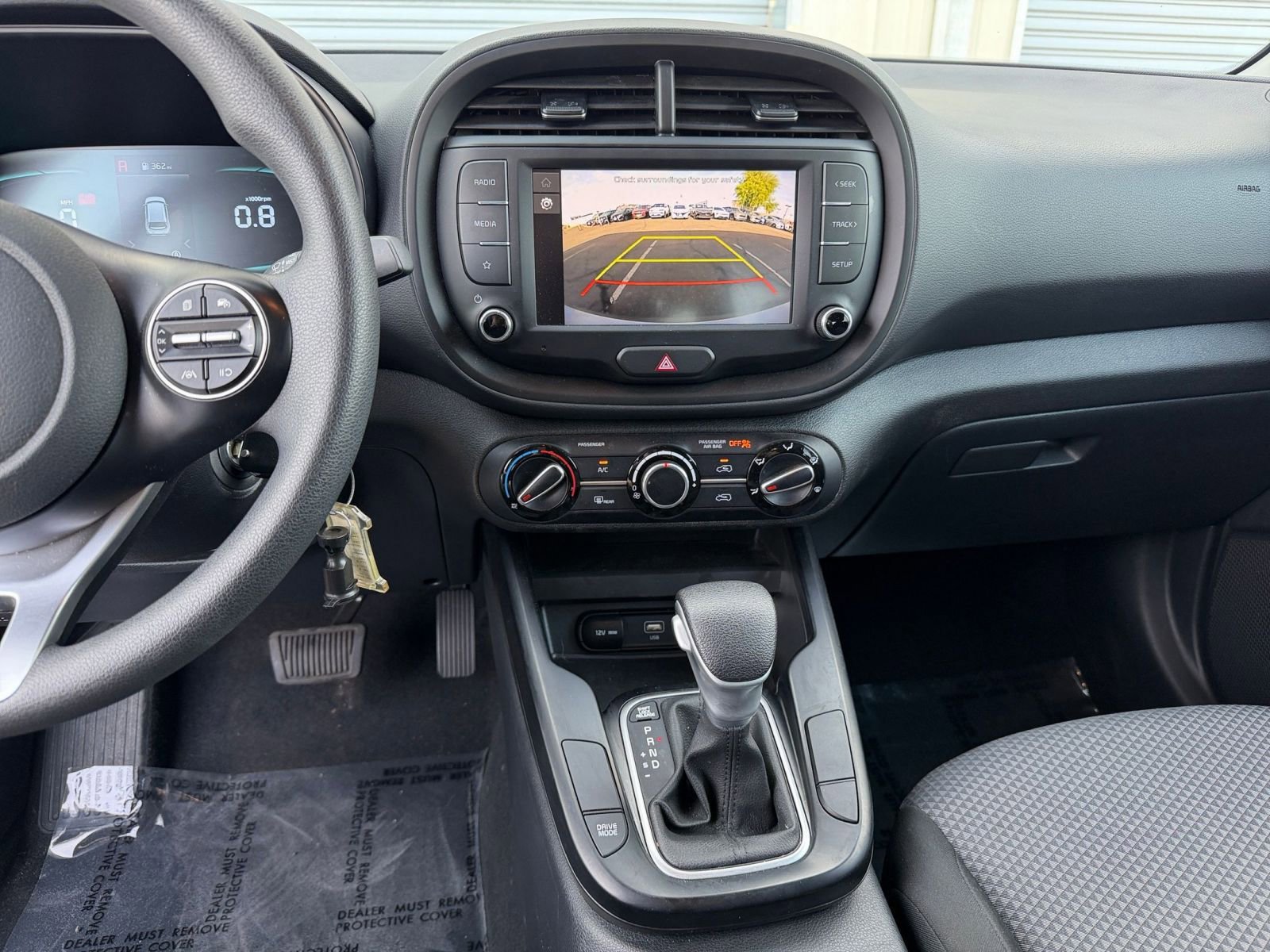 Used 2025 Kia Soul LX w/ LX Technology Package FWD image 17