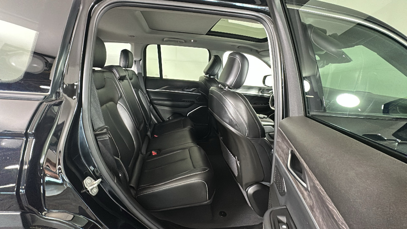 Used 2023 Jeep Grand Cherokee 4WD 4xe image 34