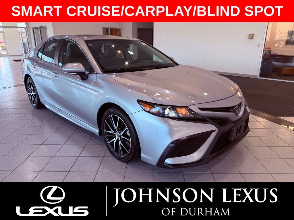 Used 2022 Toyota Camry SE image 1