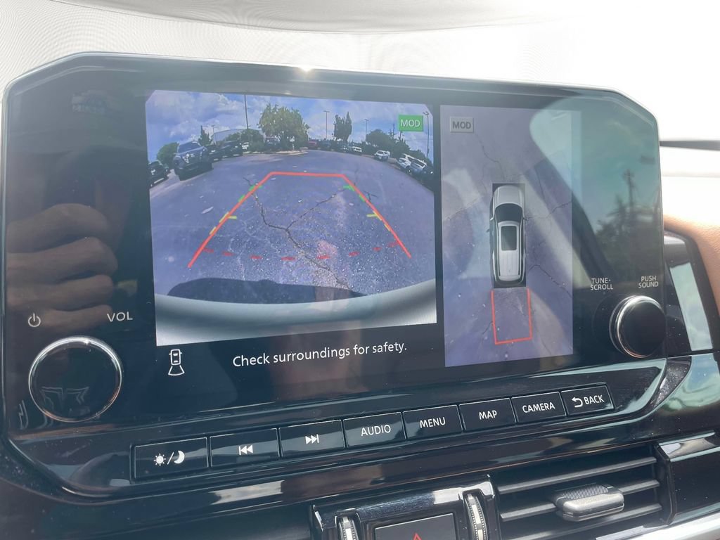 Used 2025 Nissan Pathfinder Platinum FWD image 30