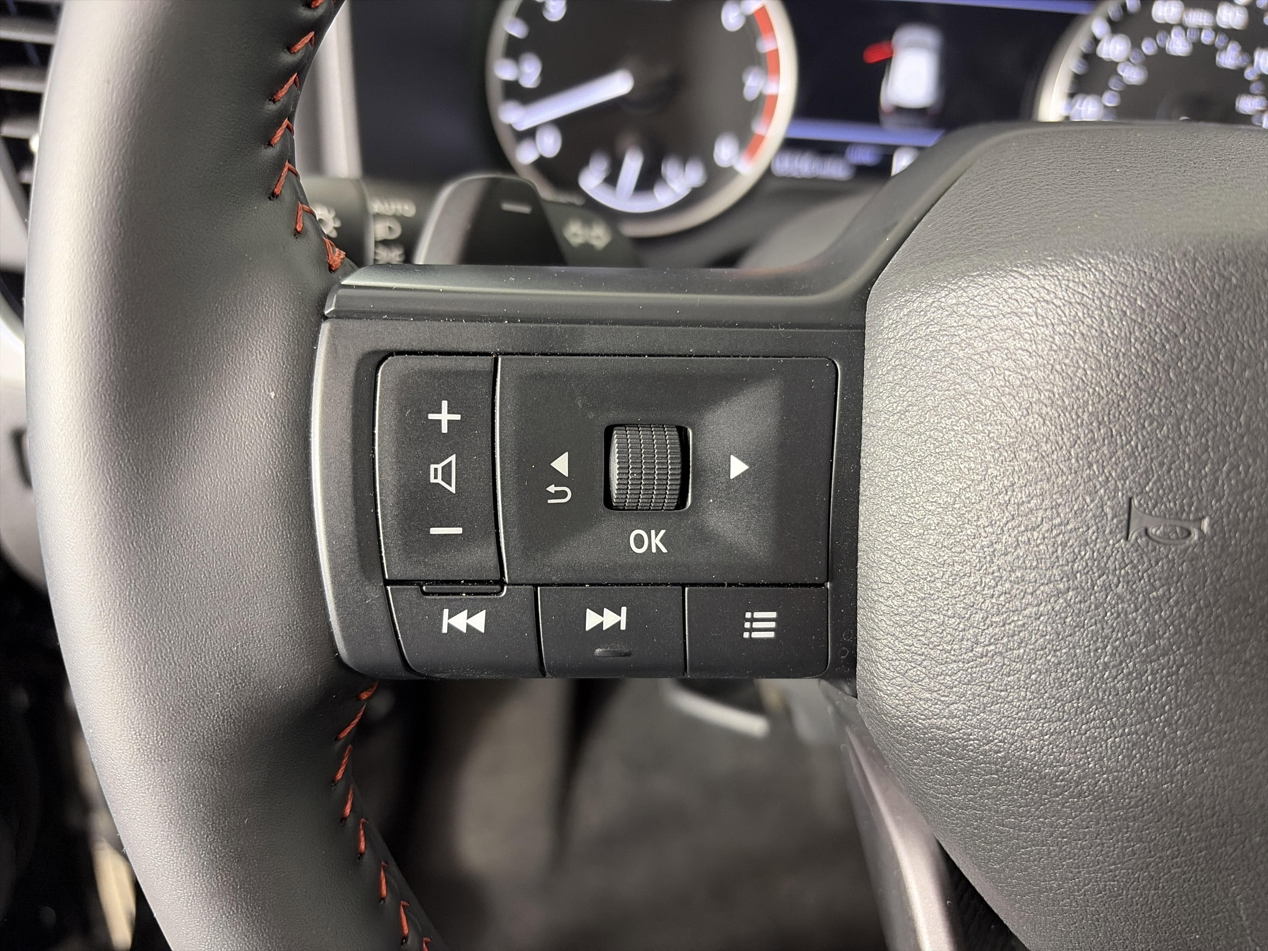 Certified 2025 Nissan Rogue SV w/ Rock Creek Premium Package image 30